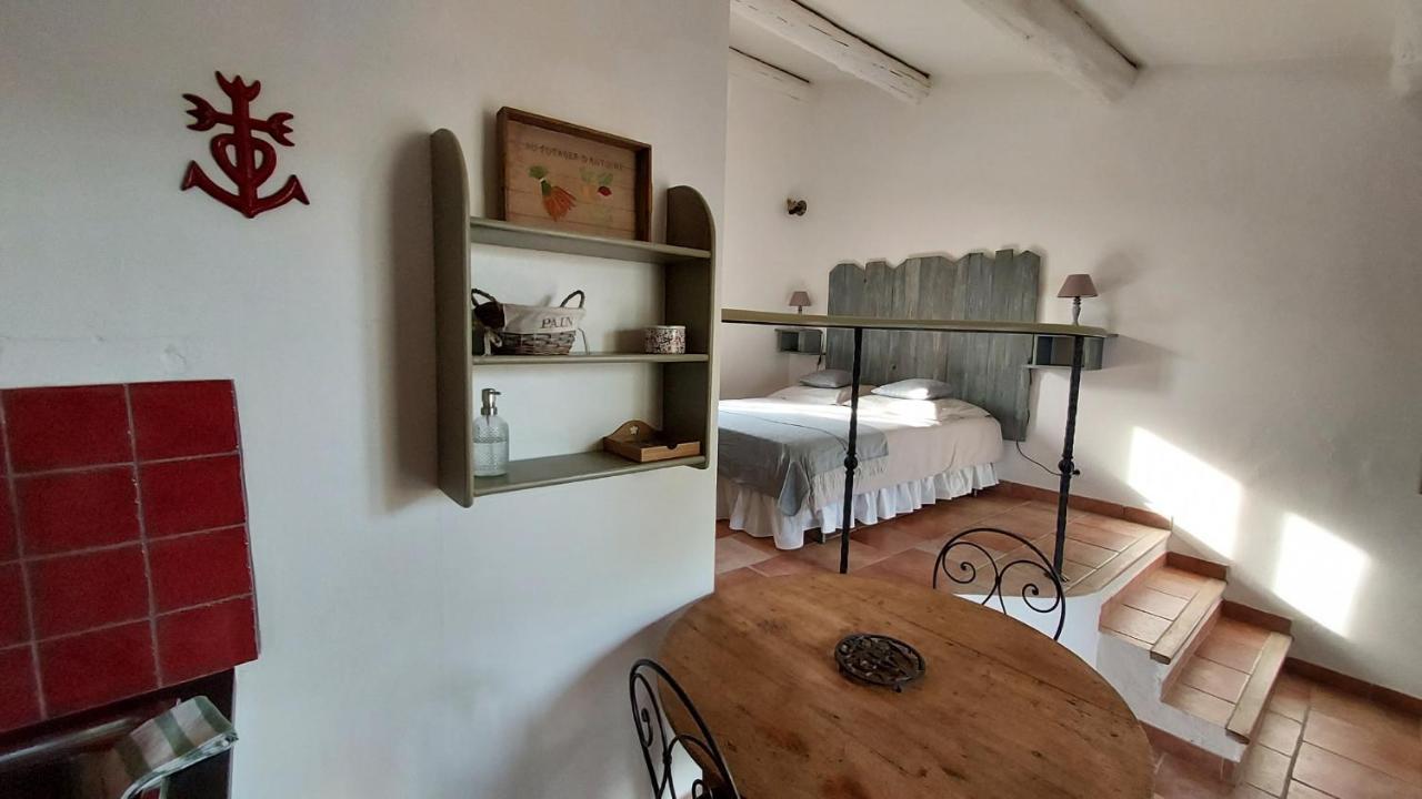 Appartement Mas de Plisset à Saint-Gilles  Extérieur photo