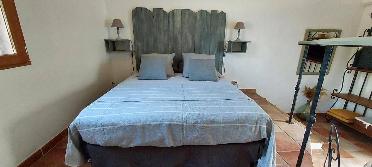 Appartement Mas de Plisset à Saint-Gilles  Extérieur photo